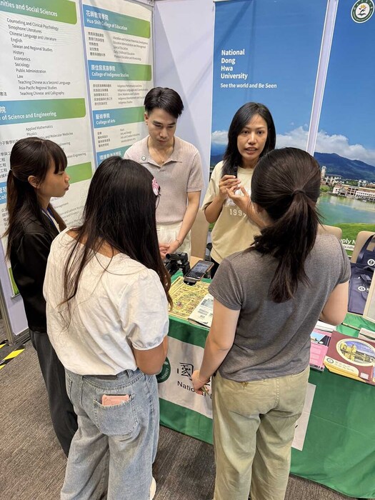 本校優秀校友於線上直播介紹本校特色與優勢圖片