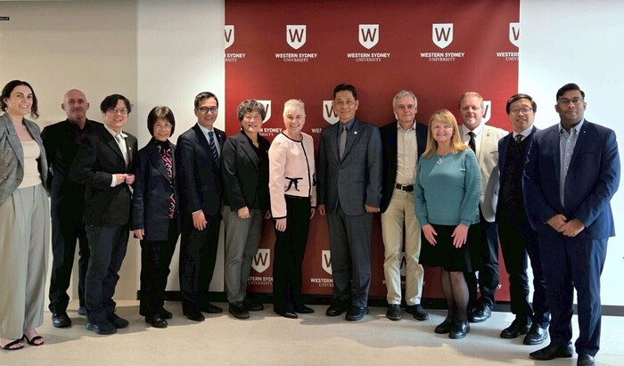 東華大學代表團與Western Sydney University代表合影圖片